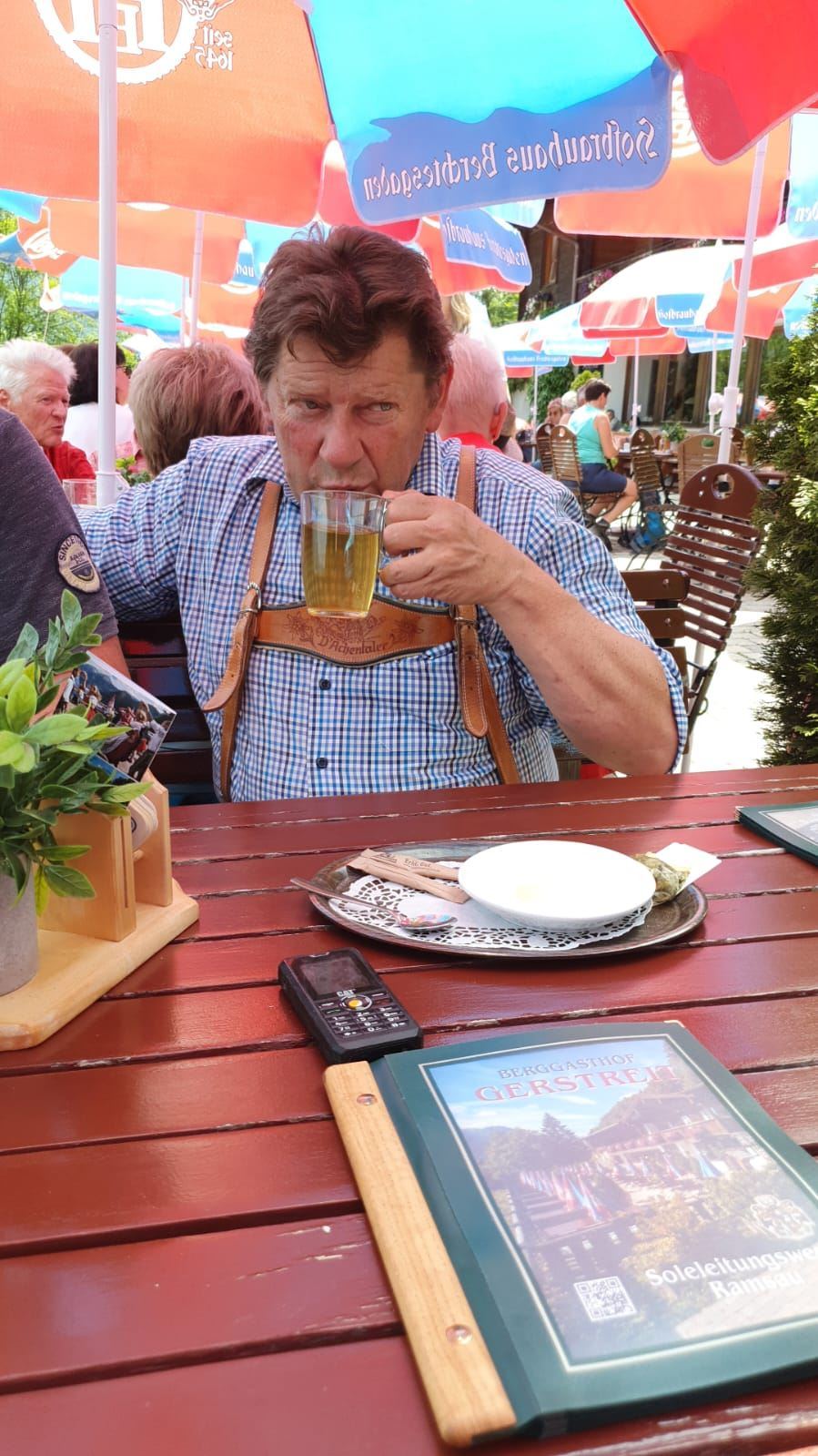 Rieder Franz trinkt Tee!